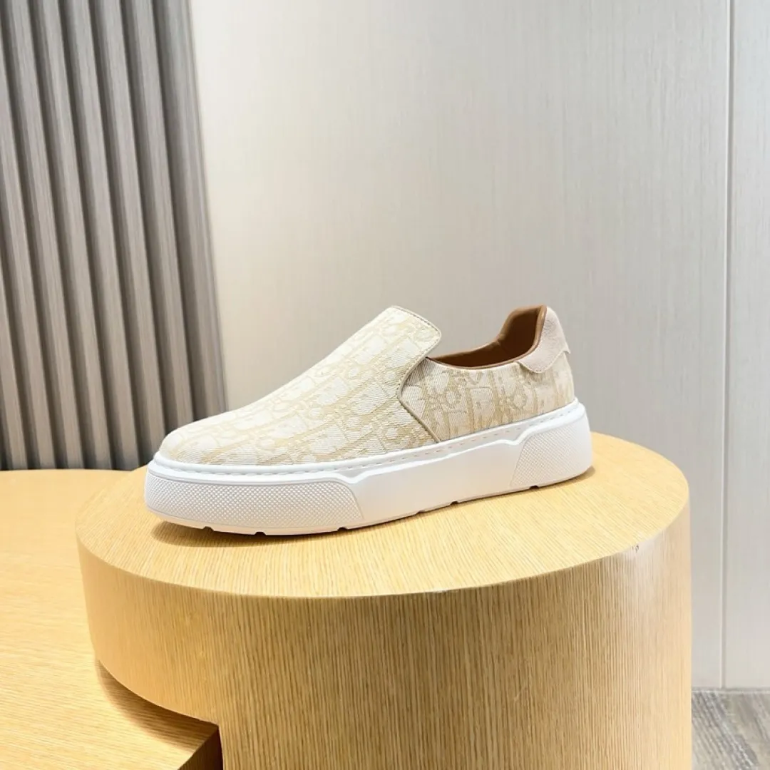 Men's men's shoes💰P380💰[DIOR] Dior's new slip-on shoes🆕Exclusive hot-selling items✨Very comfortable on the feet, fine workmanship Material: Original fabric➕High-quality sheepskin lining + original wear-resistant outsole👍🏻Features: High-end and comfortable, purely handmade to create the perfect shoe that suits you best. Number of yards: 38–45